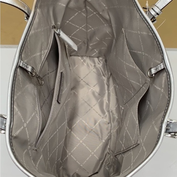 Michael Kors Signature Jet Set Girls Medium Carryall Tote Bright White M… - Picture 10 of 14